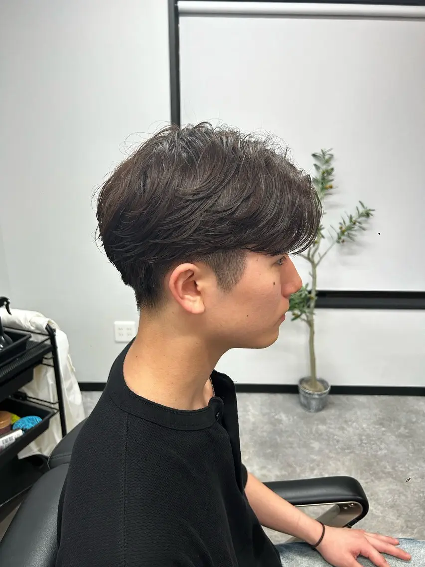 ミディアム メンズ ミディアムパーマ フェザーパーマ メンズパーマ メンズカット/ メンズパーマ/佐藤のヘアスタイル