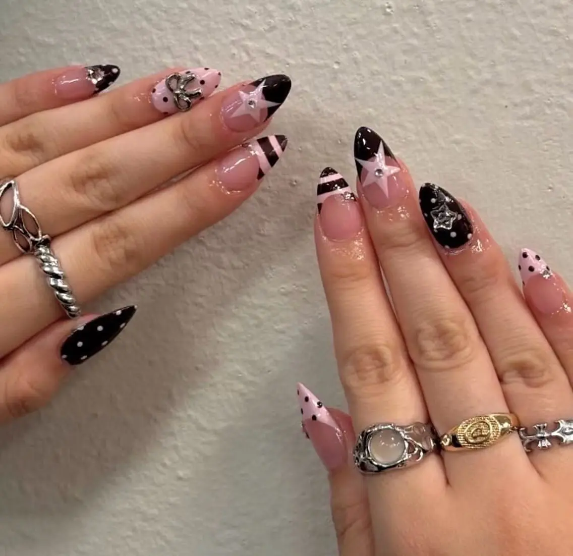 ネイル キラキラネイル 韓国ネイル マグネットネイル 持ち込み ワンホンネイル ハンドネイル ハンドケア Mika nail_Royalのネイルデザイン