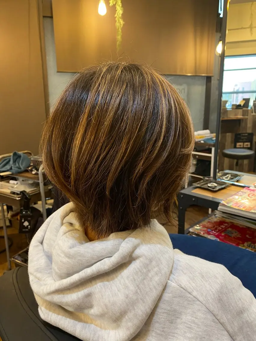 ミディアム くせ毛 ハイライト 吉川 眞之亮のヘアスタイル