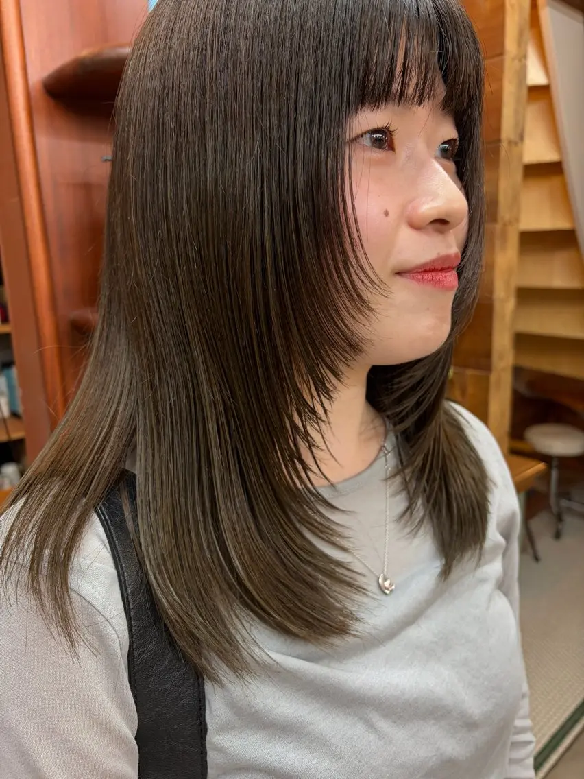 ミディアム 顔まわりレイヤー レイヤーカット 杉本 涼音のヘアスタイル