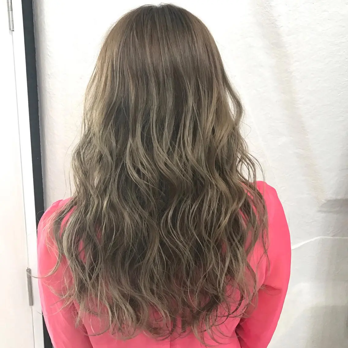 カラー アッシュ アッシュグレー アッシュグレージュ ブリーチ グレージュ K-POP好き美容師 🇰🇷Kai.Yのヘアスタイル