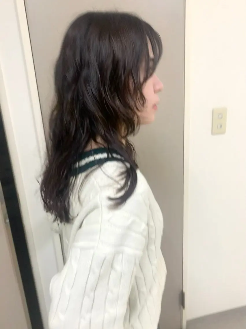 ロング パーマ 顔まわりレイヤー 顔周りカット レイヤーカット Hair vita Namiのヘアスタイル