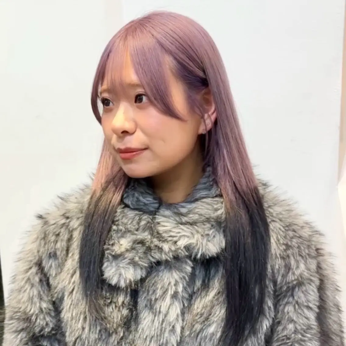 ロング ヘアカラー 🤍レイヤーカット ハイトーンまりん🤍のヘアスタイル