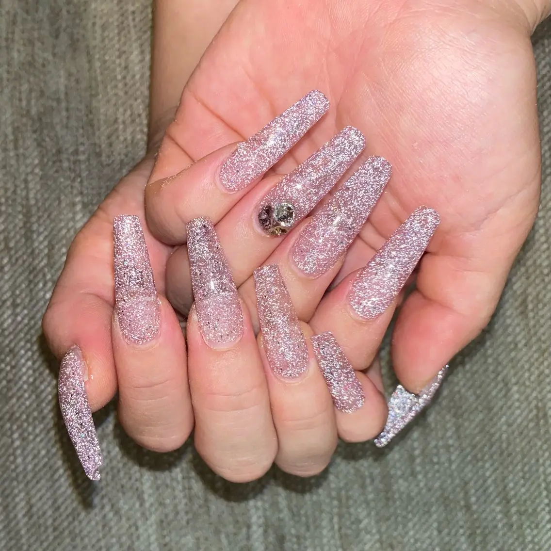 オフ無しチップ長さだし10本、ワンカラー💎ストーン10粒おまけ付き💎の写真
