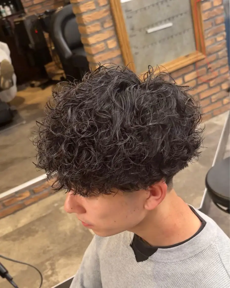 ショート カラー パーマ ヘアアレンジ メンズ キッズ アップバング センターパート メンズハイライト マッシュ メンズパーマ 波巻き/シャドウ/ 特化 福田朝輝のヘアスタイル