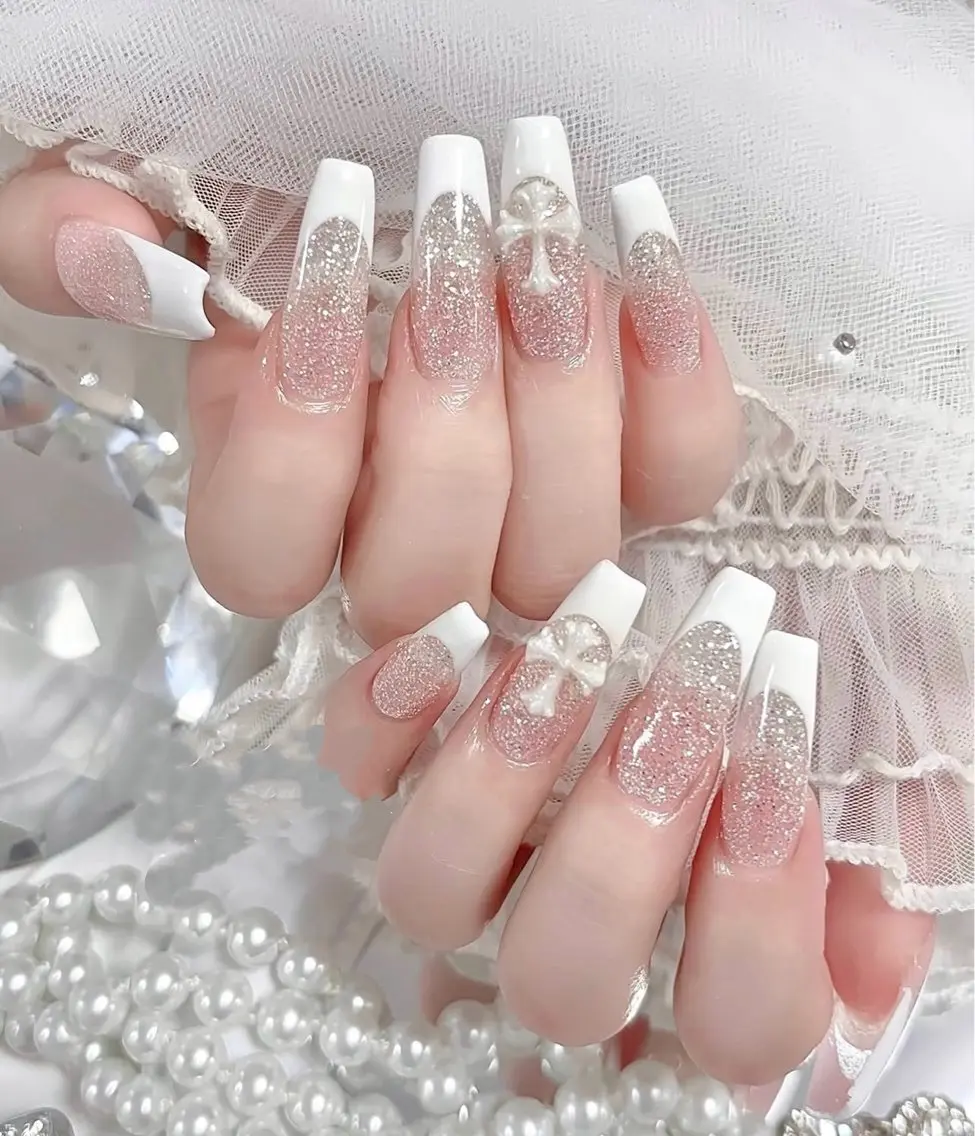 ロング 外国人風カラー 韓国風ヘア ハンドネイル E🌷nail 長さだし専門店のネイルデザイン