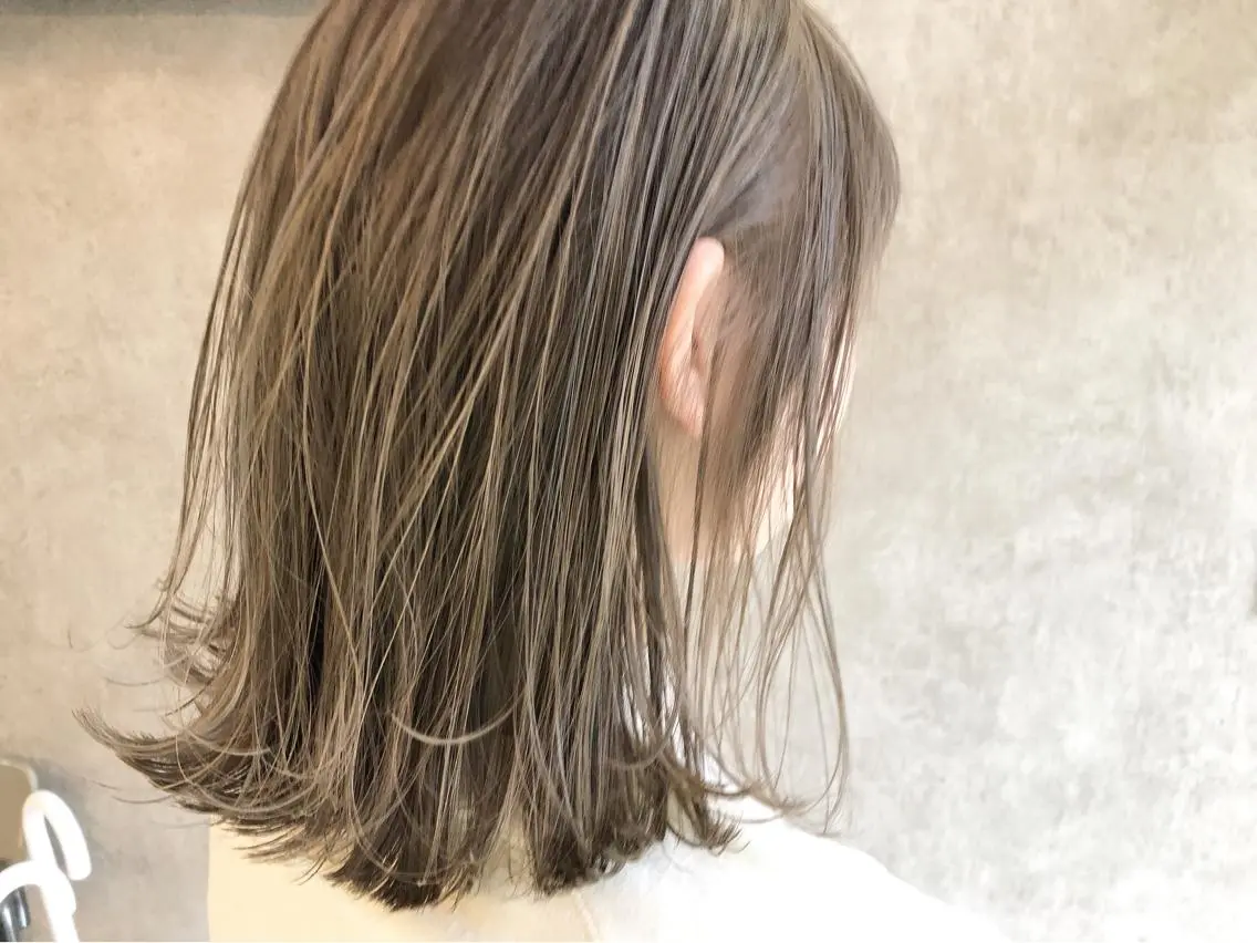 ショート カラー 顔周りレイヤーカット ブリーチminamiのヘアスタイル