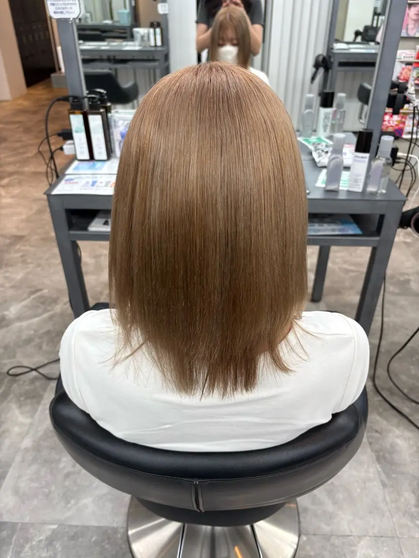 カラー 岩崎 郁音のヘアスタイル