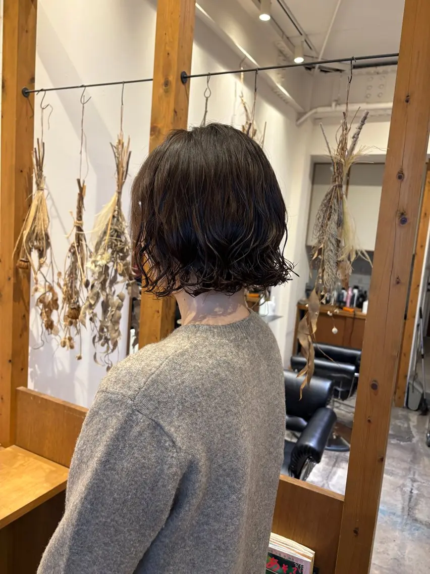 ミディアム パーマ カット パーマ トリートメント ENIF ツキのヘアスタイル