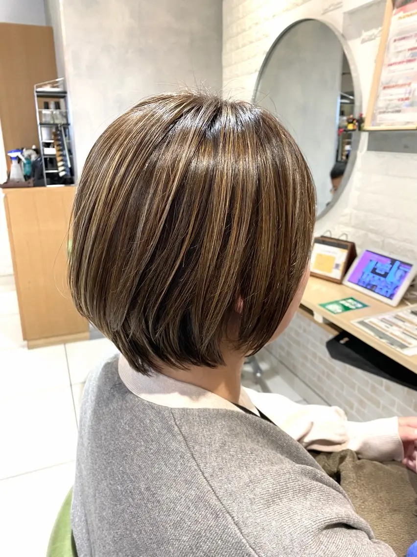 カット×ハイライト×全体カラーの写真