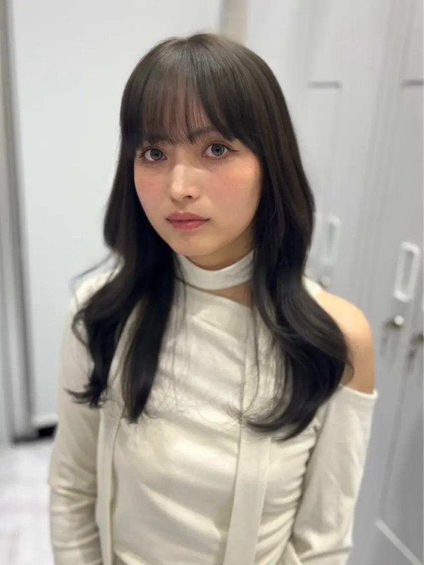 セミロング ヘアカラー 🤍ちなみ 🤍のヘアスタイル