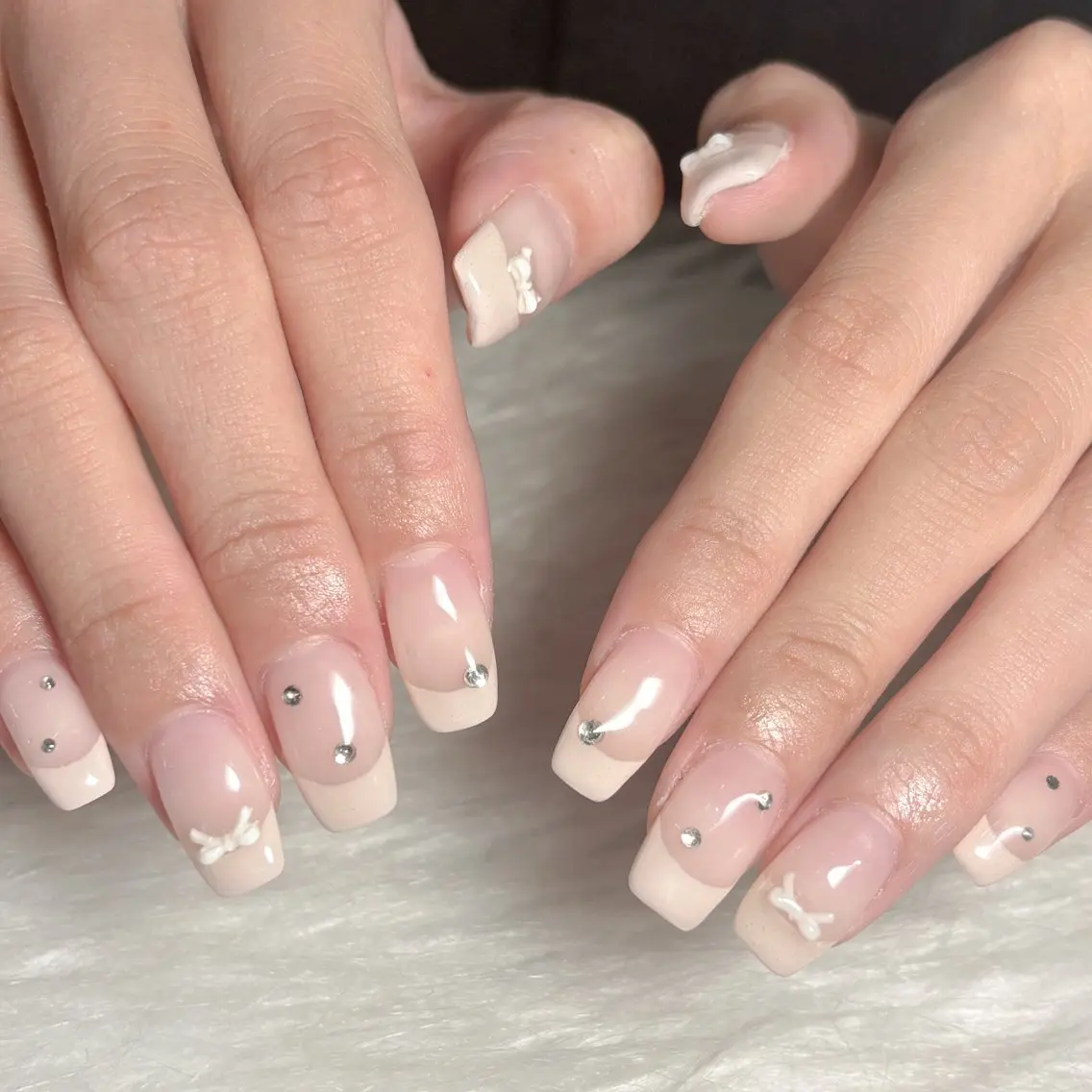 ネイル フレンチネイル ハンドネイル LAVISH manaのネイルデザイン