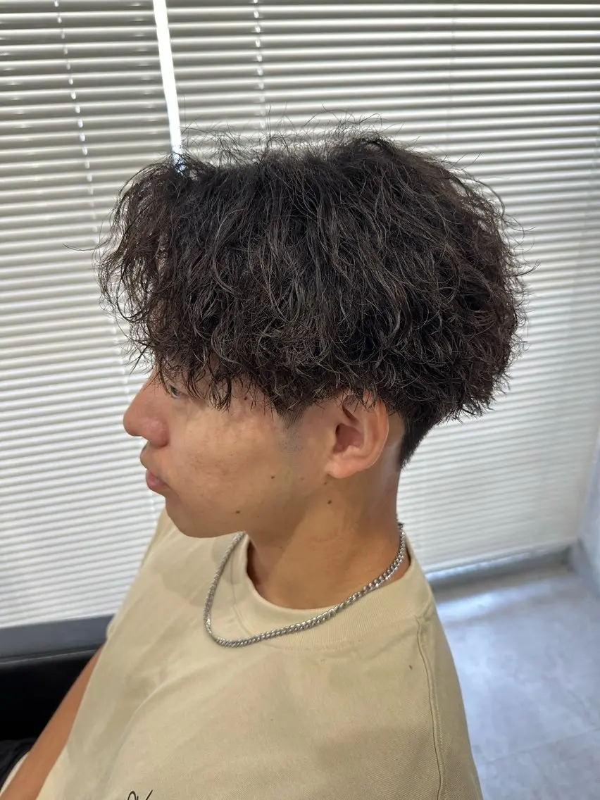 ショート パーマ メンズ メンズパーマ ツイストスパイラルパーマ スパイラルパーマ カット ユウ🪄 パーマ指名No1のヘアスタイル