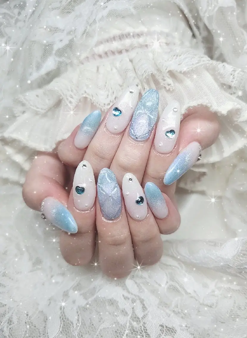 ネイル フレンチネイル ガーリー ハート キラキラネイル 韓国ネイル ハンドネイル sissy hatsuneのネイルデザイン