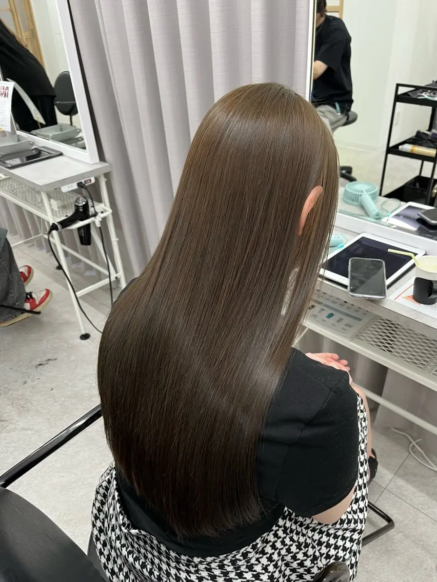 ロング カラー 柔らかオリーブ🌿 HIMARI🌻のヘアスタイル