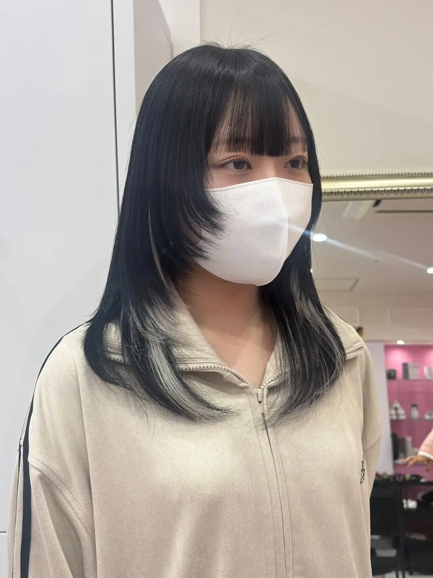 ミディアム カラー イヤリングカラー エクステ カット ヘアカラー エクステ 服部 沙弥佳のヘアスタイル