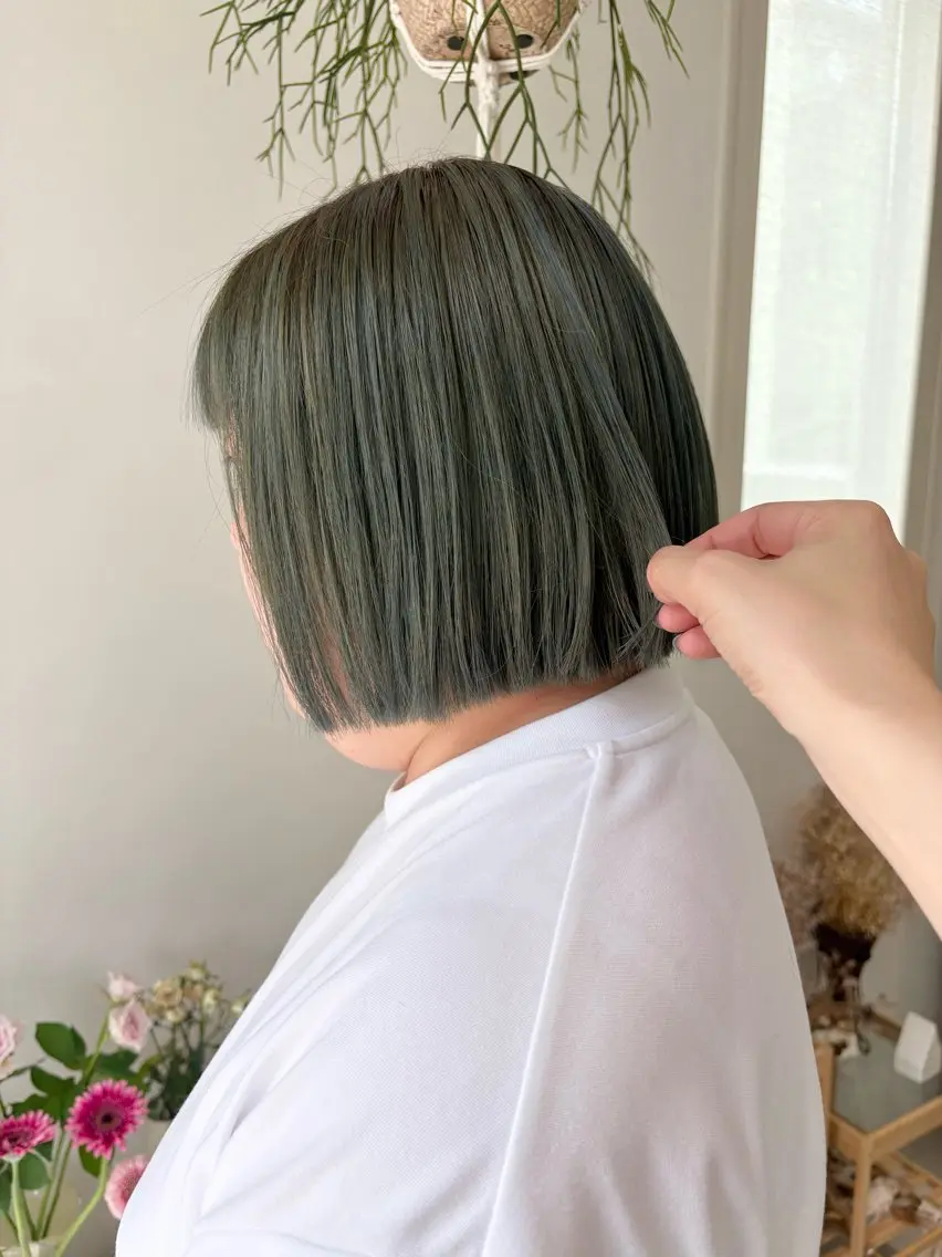 カラー ブリーチ 透明感カラー ダブルカラー ハイトーンカラー カット ヘアカラー トリートメント 🪻花屋併設🪻秀島 有紀のヘアスタイル