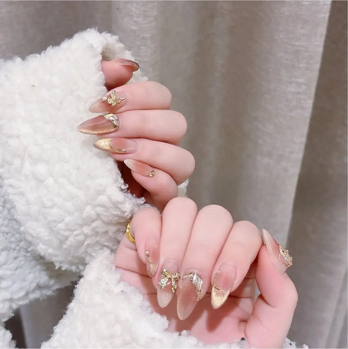 ネイル アニマル柄 オーロラネイル チークネイル フラッシュネイル ジェルネイル ハンドネイル Tira Nailのネイルデザイン