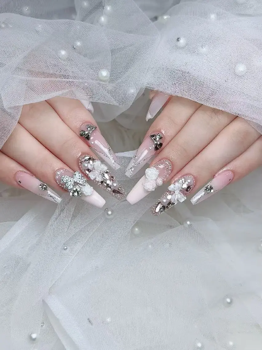 ネイル ENsalon AKIRAのネイルデザイン