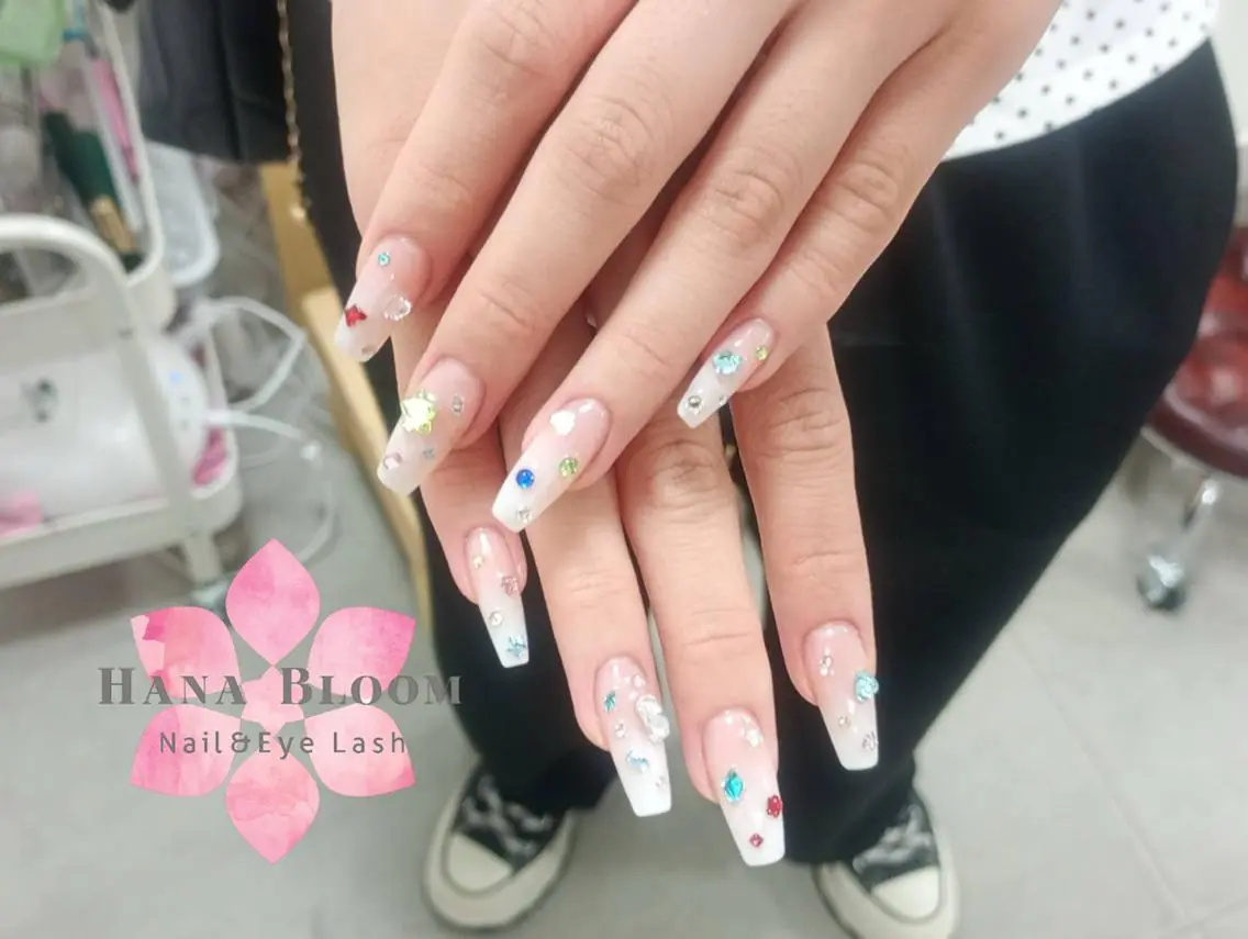 ネイル 長さ出し フットネイル フレンチネイル ジェルネイル ガーリー ハンドネイル ハンドケア Hana Bloom Nail 渋谷道玄坂のネイルデザイン