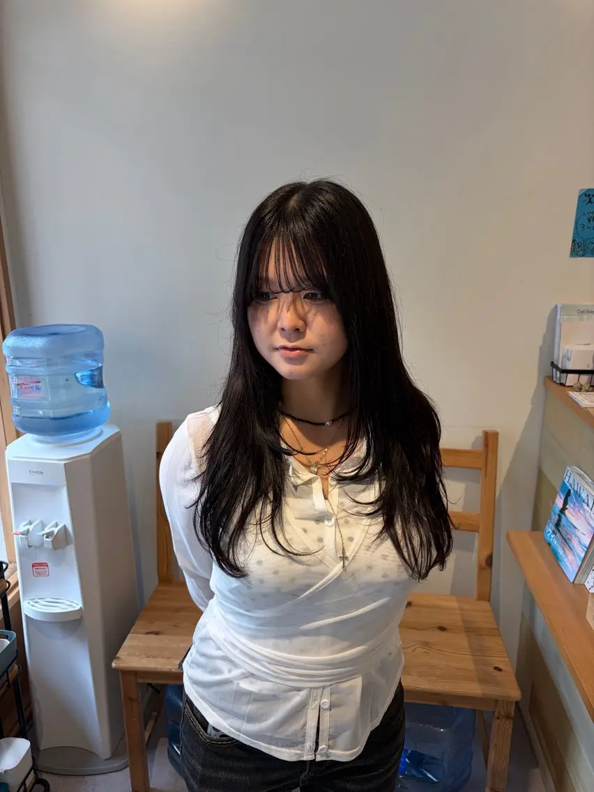 ロング カット ヘアカラー トリートメント 荒井 茉凜のヘアスタイル