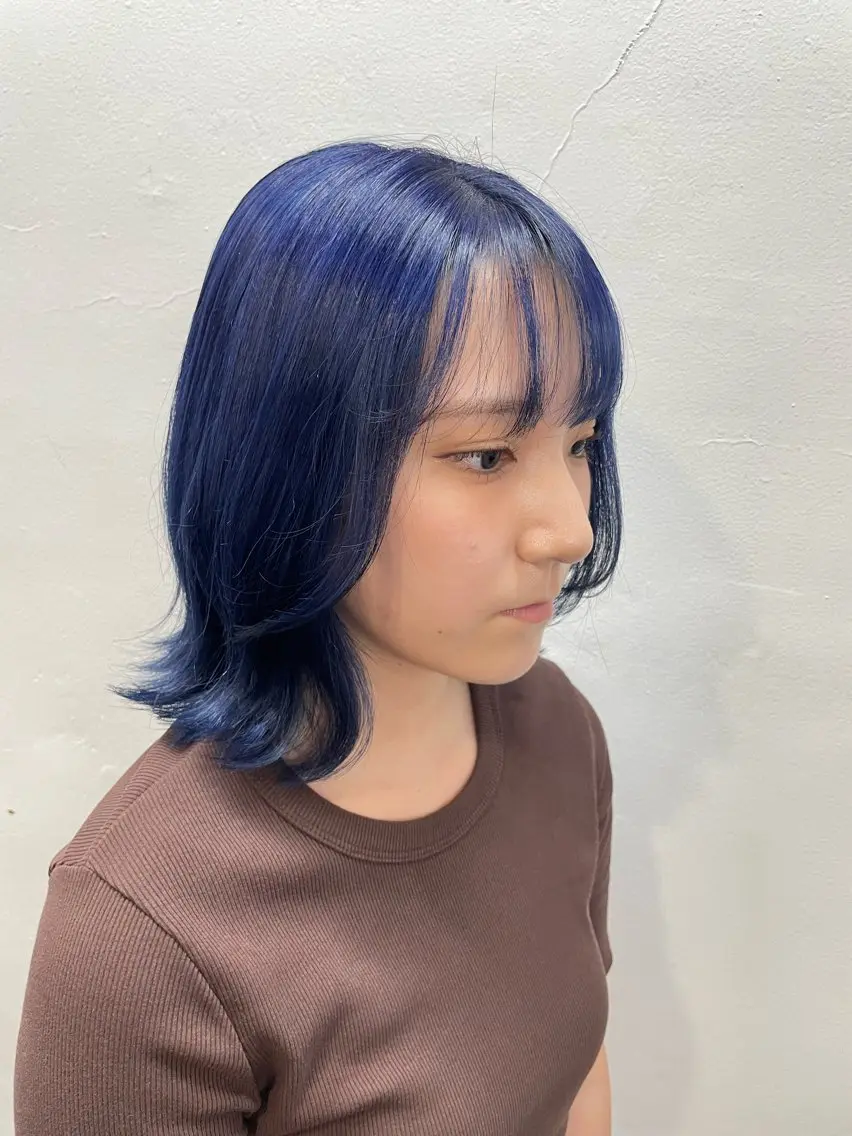 ミディアム カラー ブルーカラー 西宮ハイトーンカラー ひらり💜のヘアスタイル