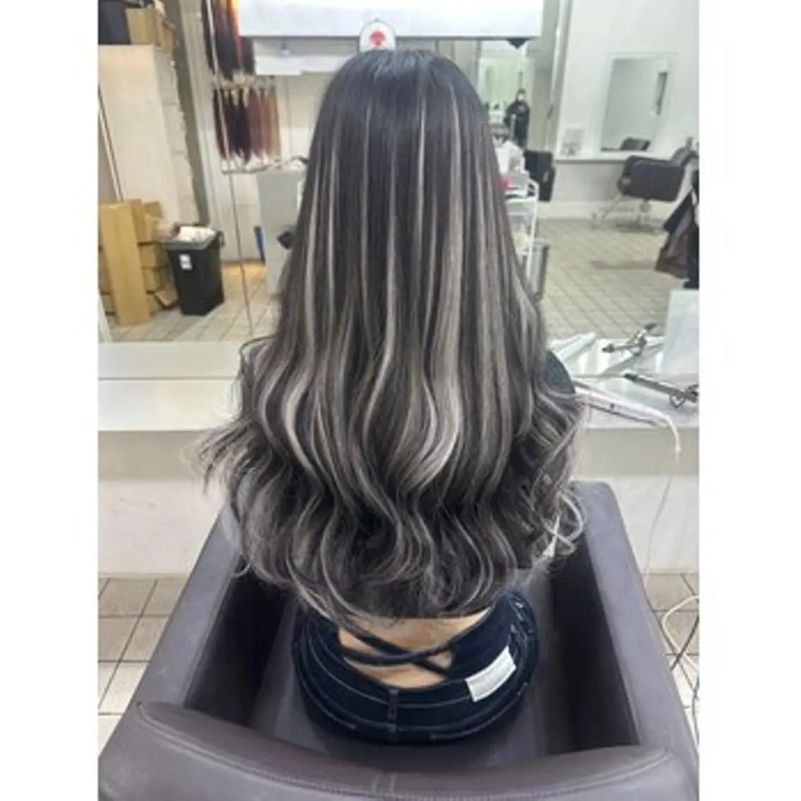 ロング MISAKIエクステ ブリーチ\5900のヘアスタイル