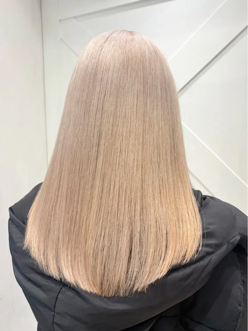 ロング カラー ヘアカラー ハイトーンカラー シールエクステのヘアスタイル