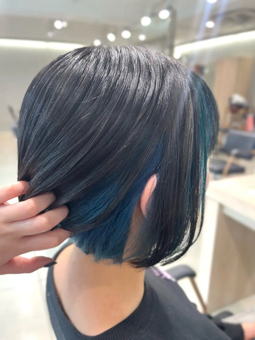 ミディアム カラー ブリーチ インナーカラー 学生 カット ヘアカラー 巖本 真希のヘアスタイル