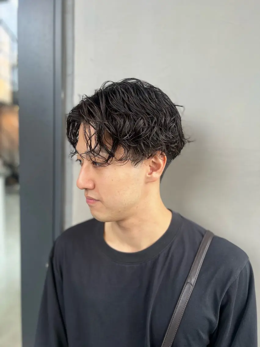 パーマ メンズ ダブルカラー寒色系 ボリューム改善ハヤトのヘアスタイル