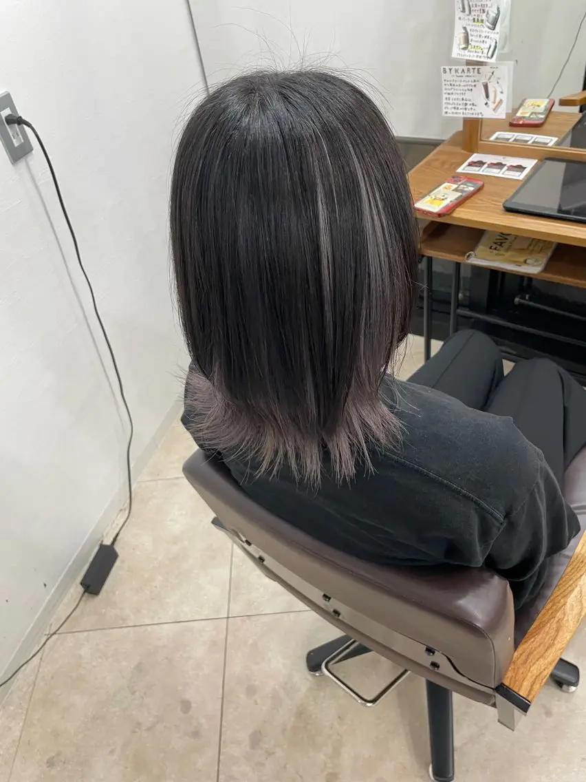 ミディアム _WHITE 佐伯 碧のヘアスタイル