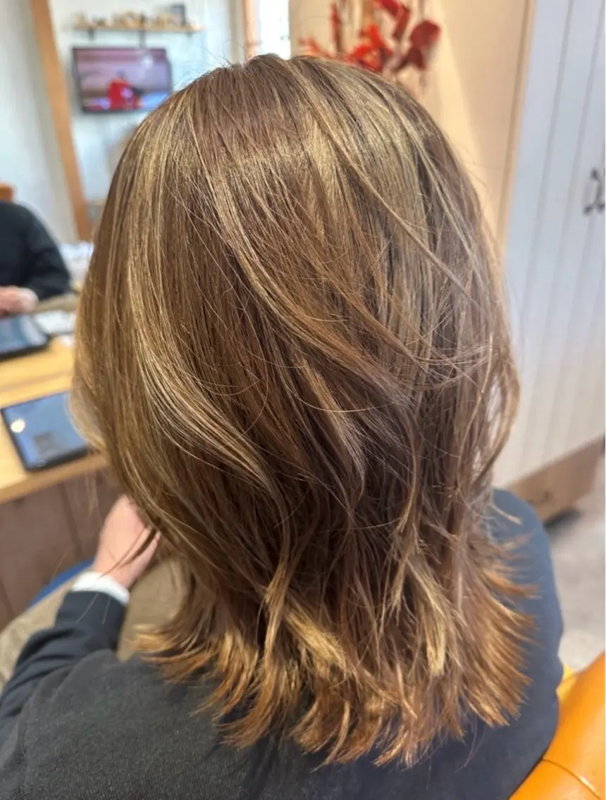 カラー ヘアカラー はやさか しおんのヘアスタイル