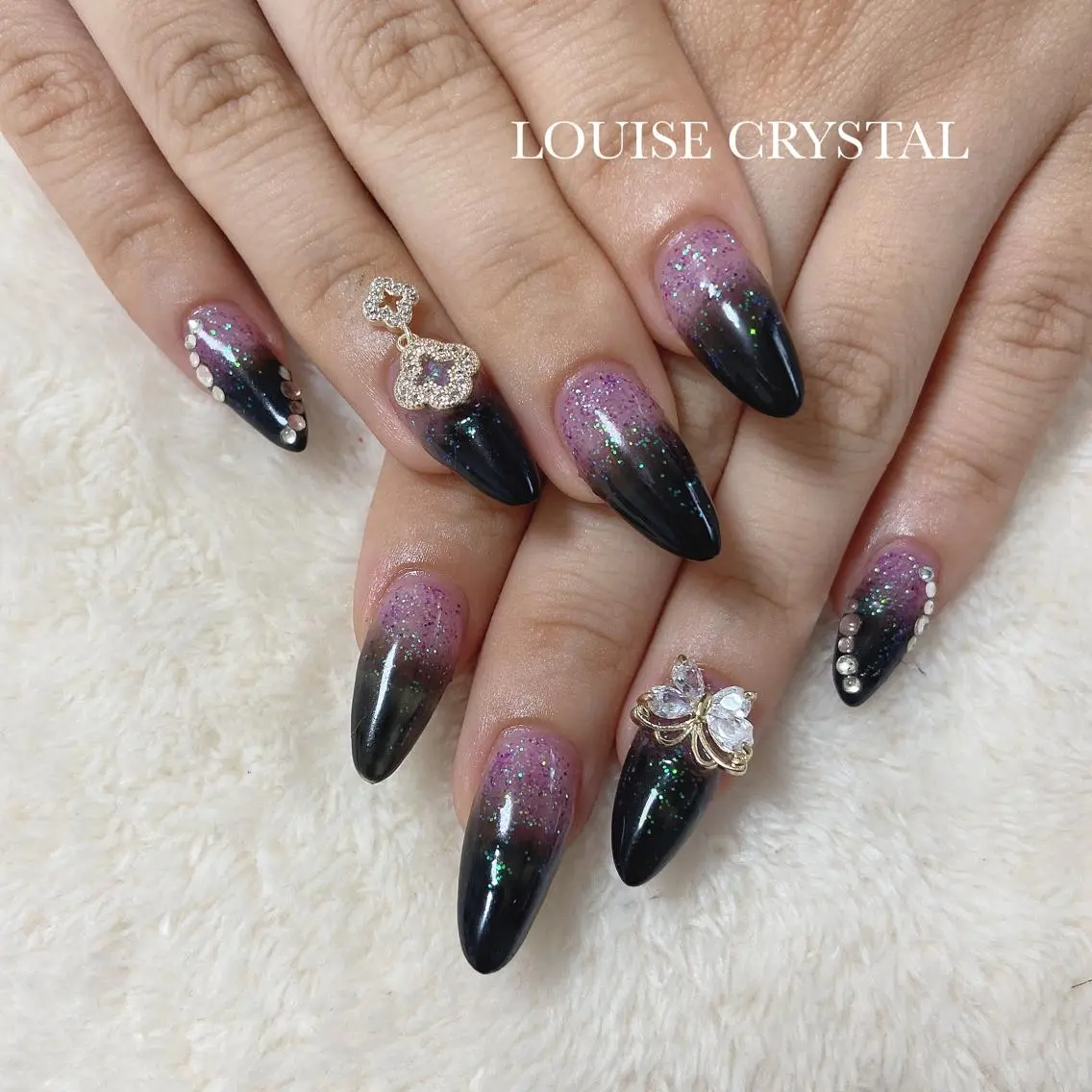 ネイル キラキラネイル ハンドネイル LOUISE CRYSTALのネイルデザイン