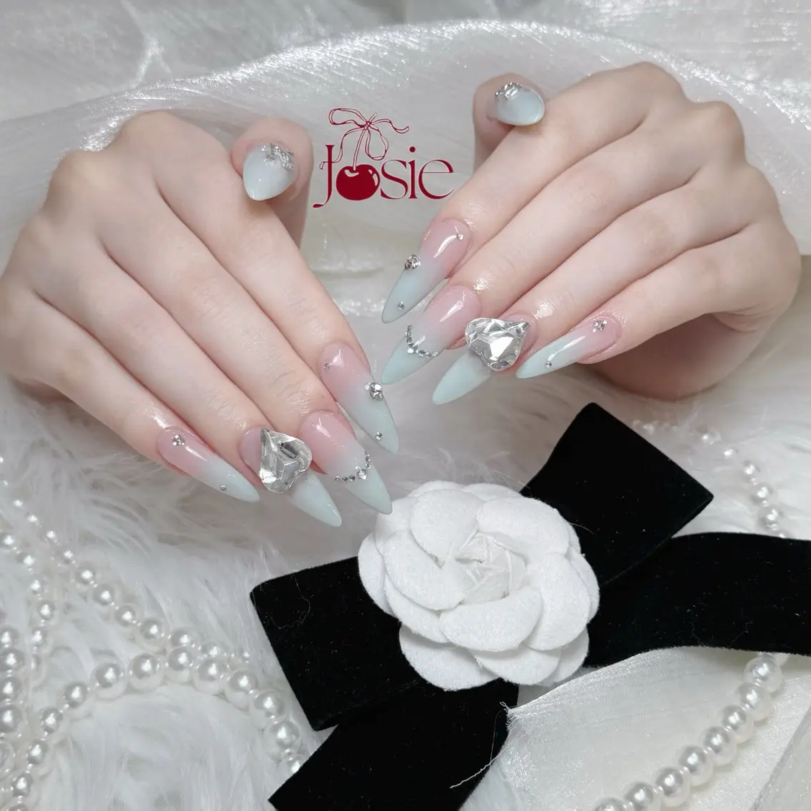 ネイル 長さ出し キラキラネイル 韓国ネイル ロングネイル ワンホンネイル ハンドネイル Josie nail salonのネイルデザイン