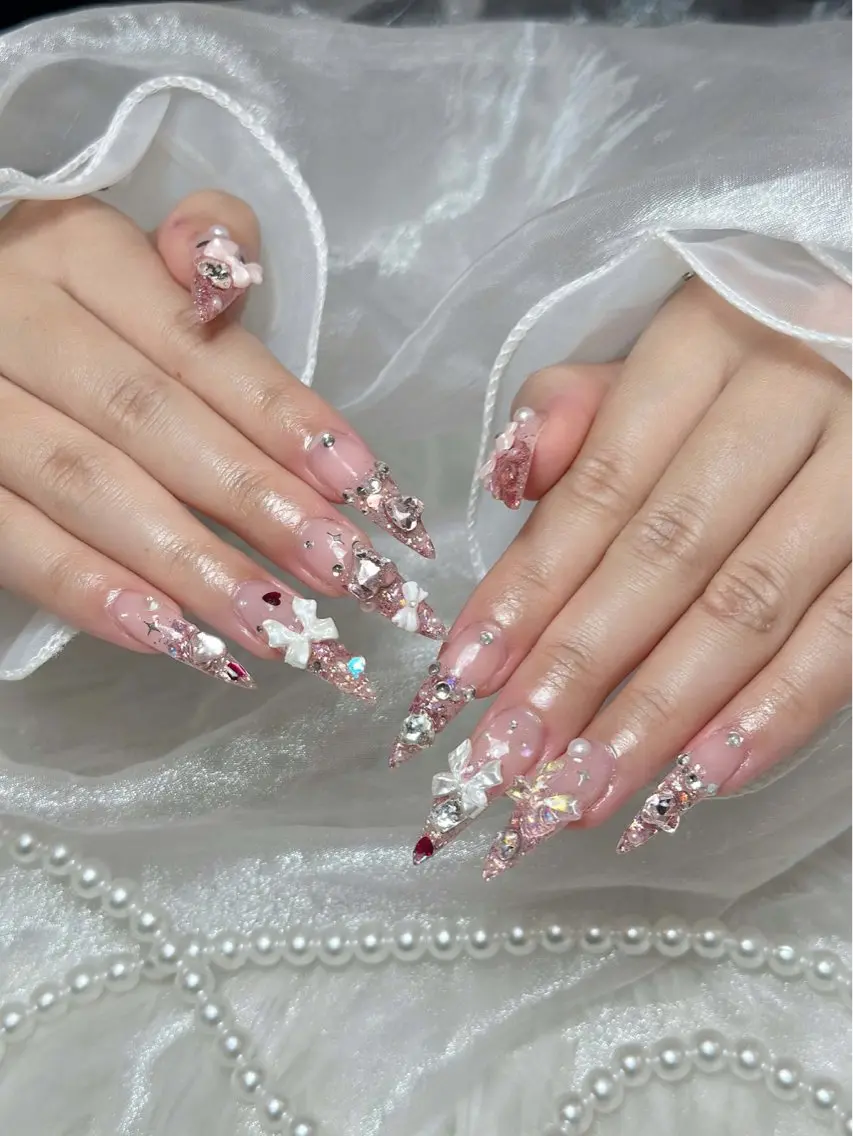 ネイル チークネイル ドット フレンチネイル グラデーション ハート Eli Muse 新宿ネイルのネイルデザイン