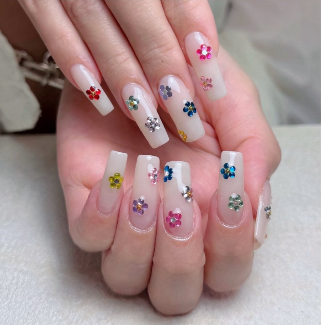 【チップ長さ出し】ワンカラー&パーツつけ放題の写真