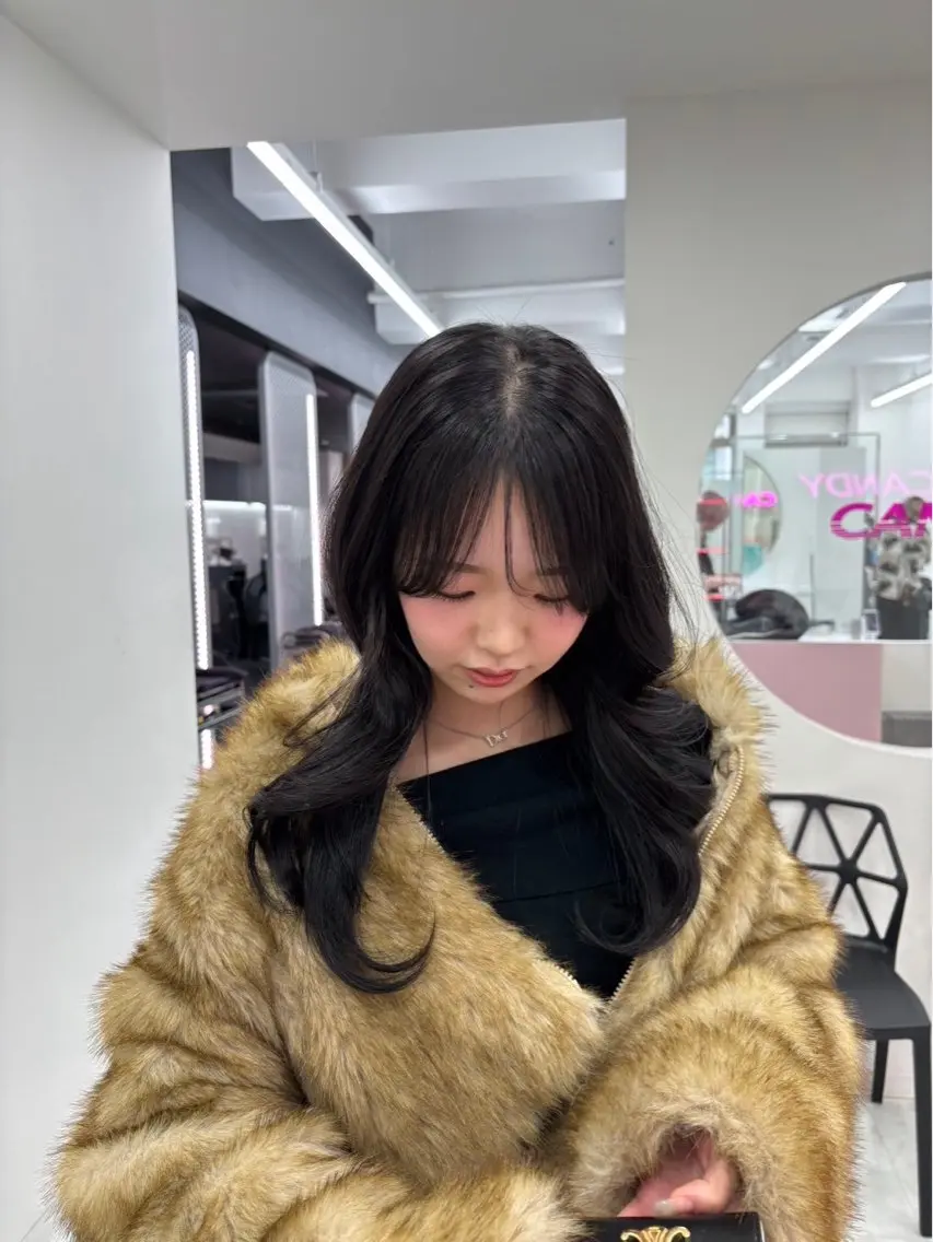セミロング 抜け感レイヤー︴ ニュアンスカラーのヘアスタイル