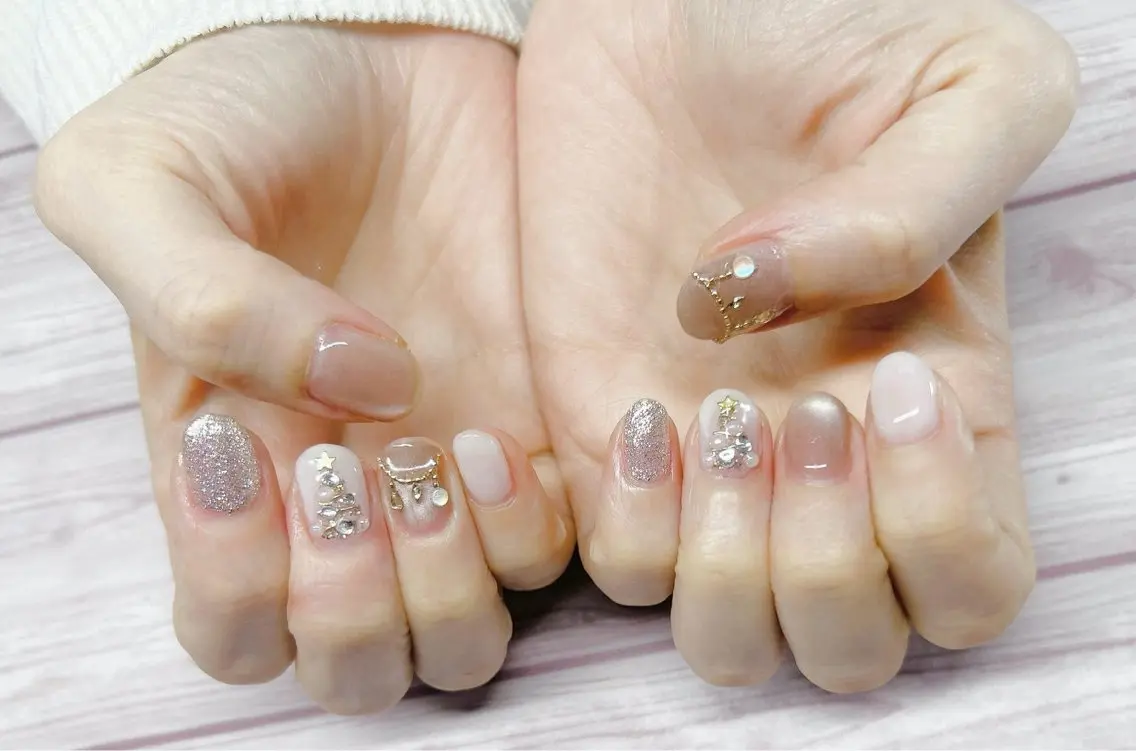 ネイル ゴールド 冬ネイル クリスマス MYu Beauty Salon YURIのネイルデザイン