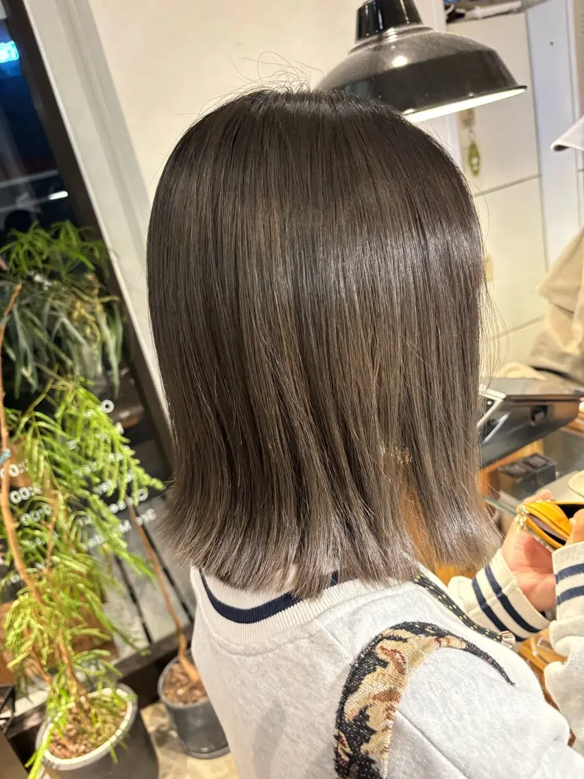 ミディアム カラー ブリーチ 透明感カラー デザインカラー オリーブカラー SAYA ‪🌱‬のヘアスタイル