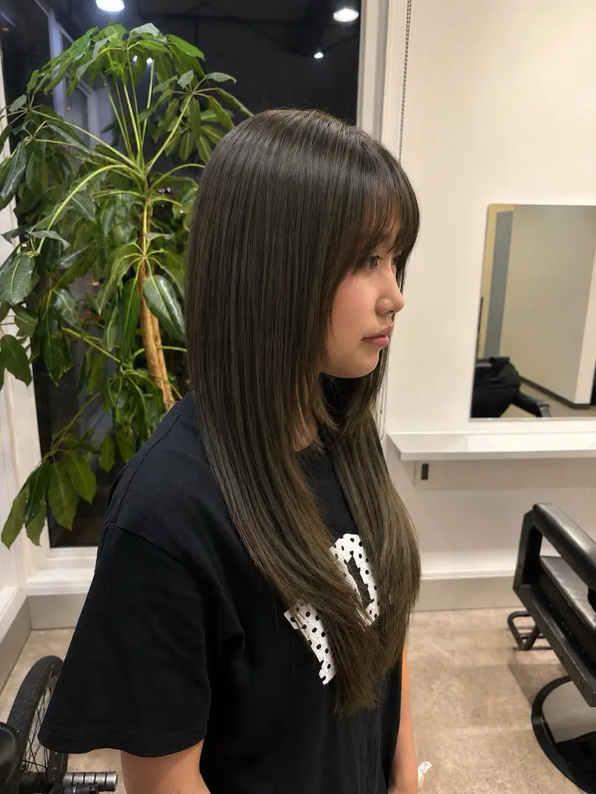 ロング カラー 透明感カラー グレージュ オリーブグレージュ オリーブグレー ヘアカラー トリートメント ENVY Rikoのヘアスタイル