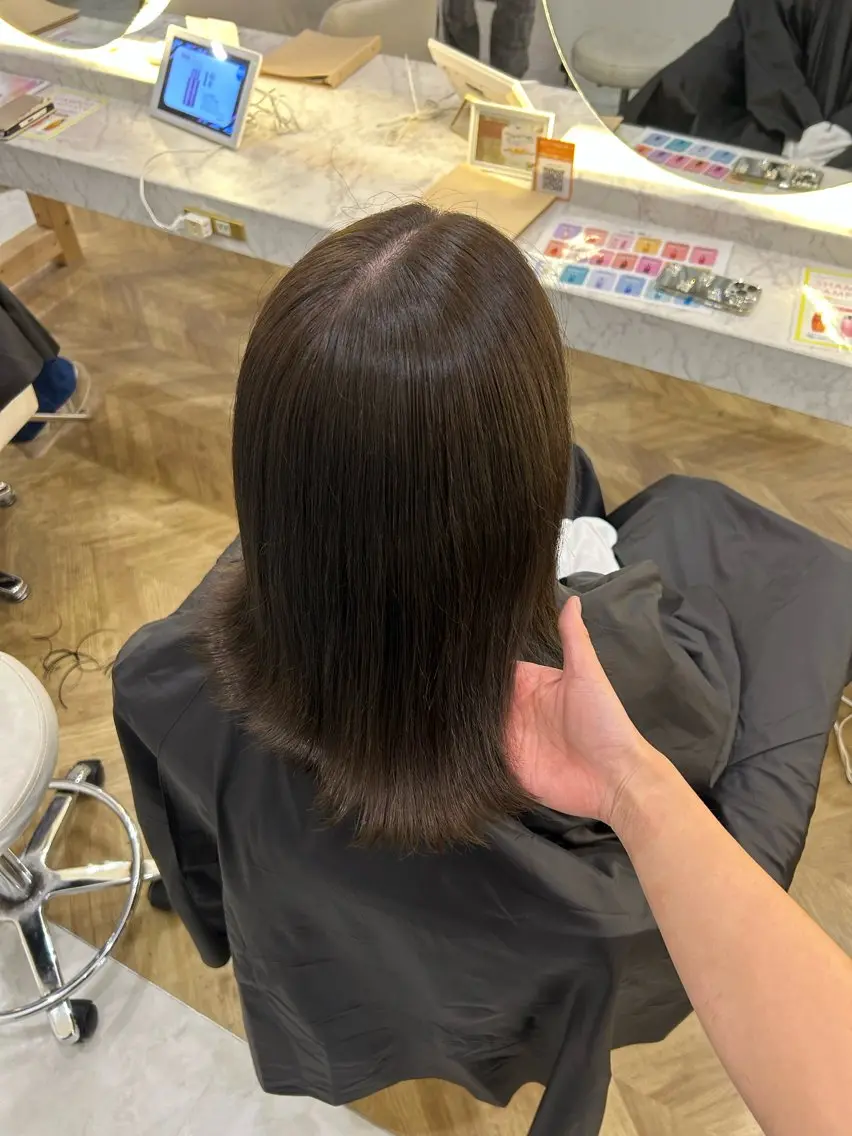 ミディアム ヘアカラー トリートメント 𝜗𝜚ブリーチ ／レイヤー𝜗𝜚のヘアスタイル
