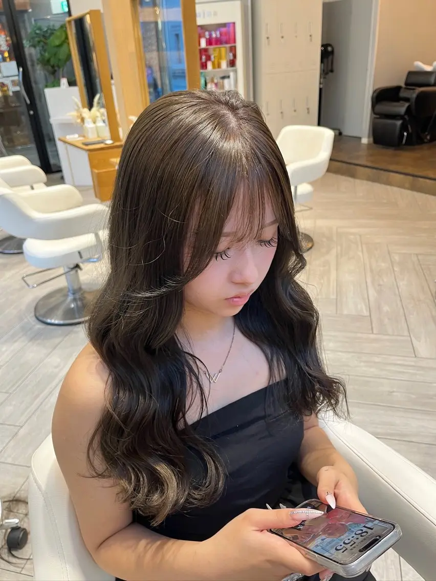 ロング カット ヘアカラー トリートメント AVANCE. chisatoのヘアスタイル