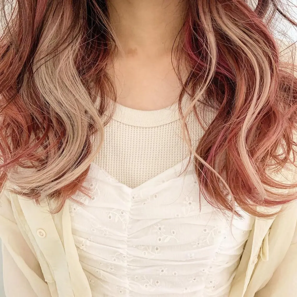 ミディアム 切りっぱなしボブ ボブ 斜めバング 伸ばしかけ レイヤーカット レイヤーカット 川田くるみのヘアスタイル