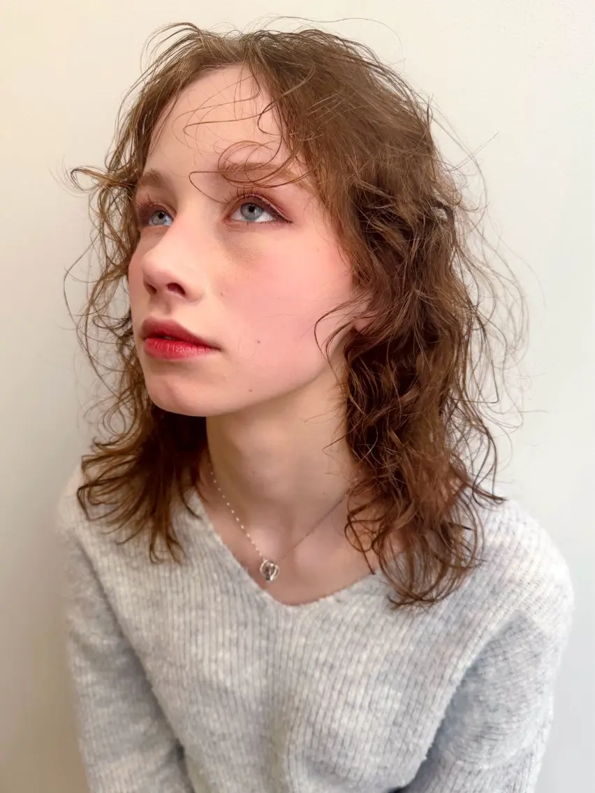 ミディアム レイヤーカット ウルフカット ウルフレイヤー カット ヘアカラー トリートメント AiM 大名　似合わせカットのヘアスタイル