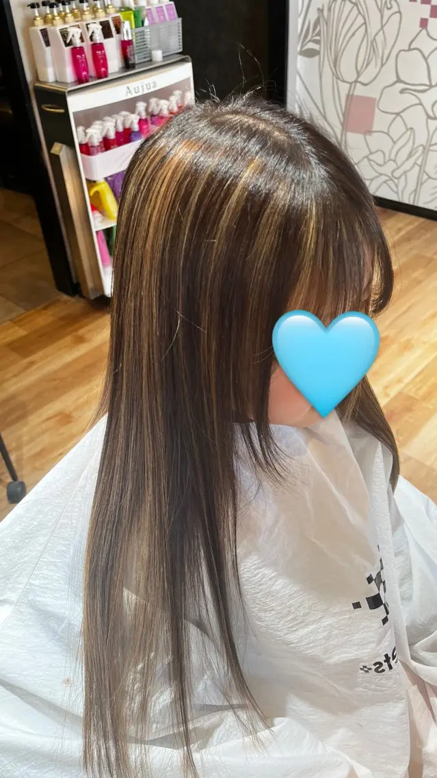 セミロング カラー ブリーチ・カットモデ ル募集中🫧高口小春のヘアスタイル
