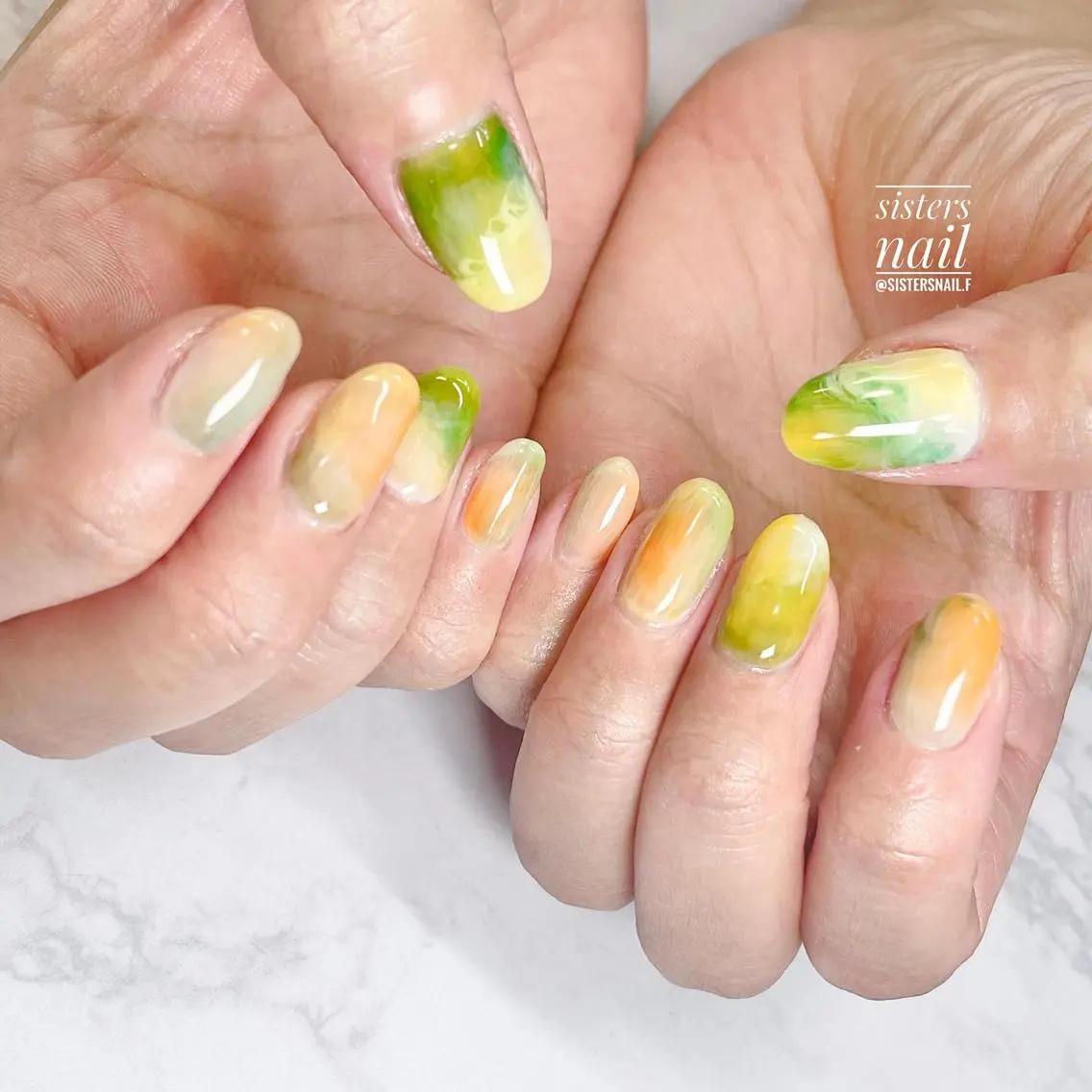 ネイル アートネイル グリーン 大理石ネイル(マーブル) オレンジ 夏ネイル sisters nail.fのネイルデザイン