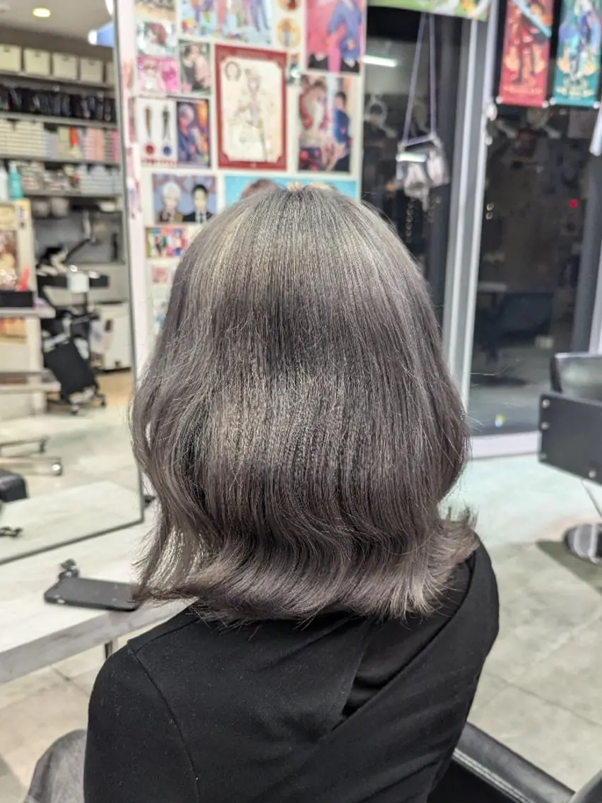 カラー ミディアム シルバー 推しカラー🦉にじさ んじカラー🌈🕒✨のヘアスタイル