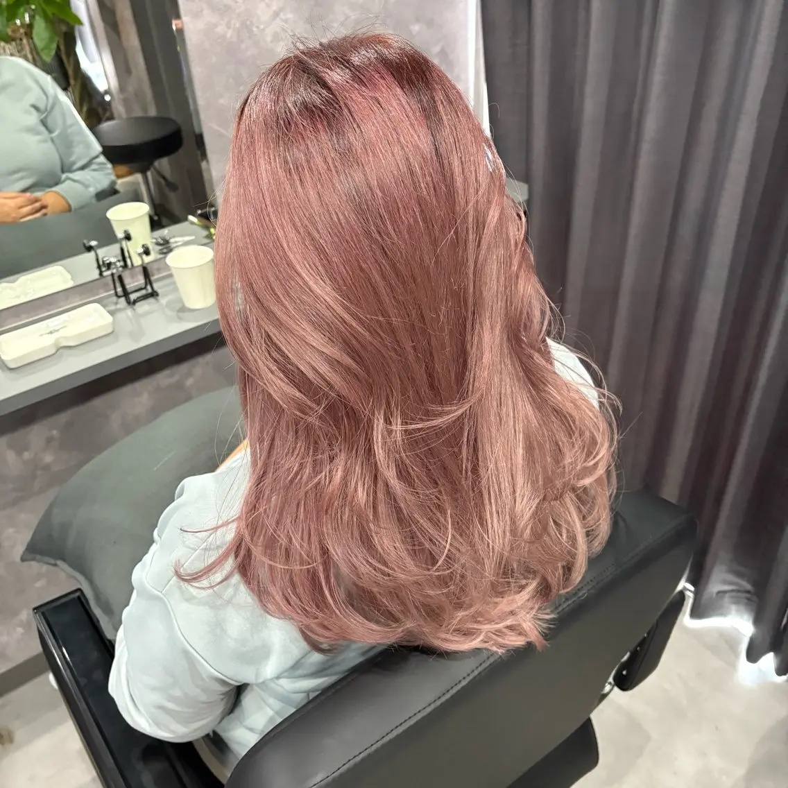 セミロング カラー ベージュカラー ブリーチ ブラウンカラー グラデーションカラー ピンクカラー nameless miichiのヘアスタイル