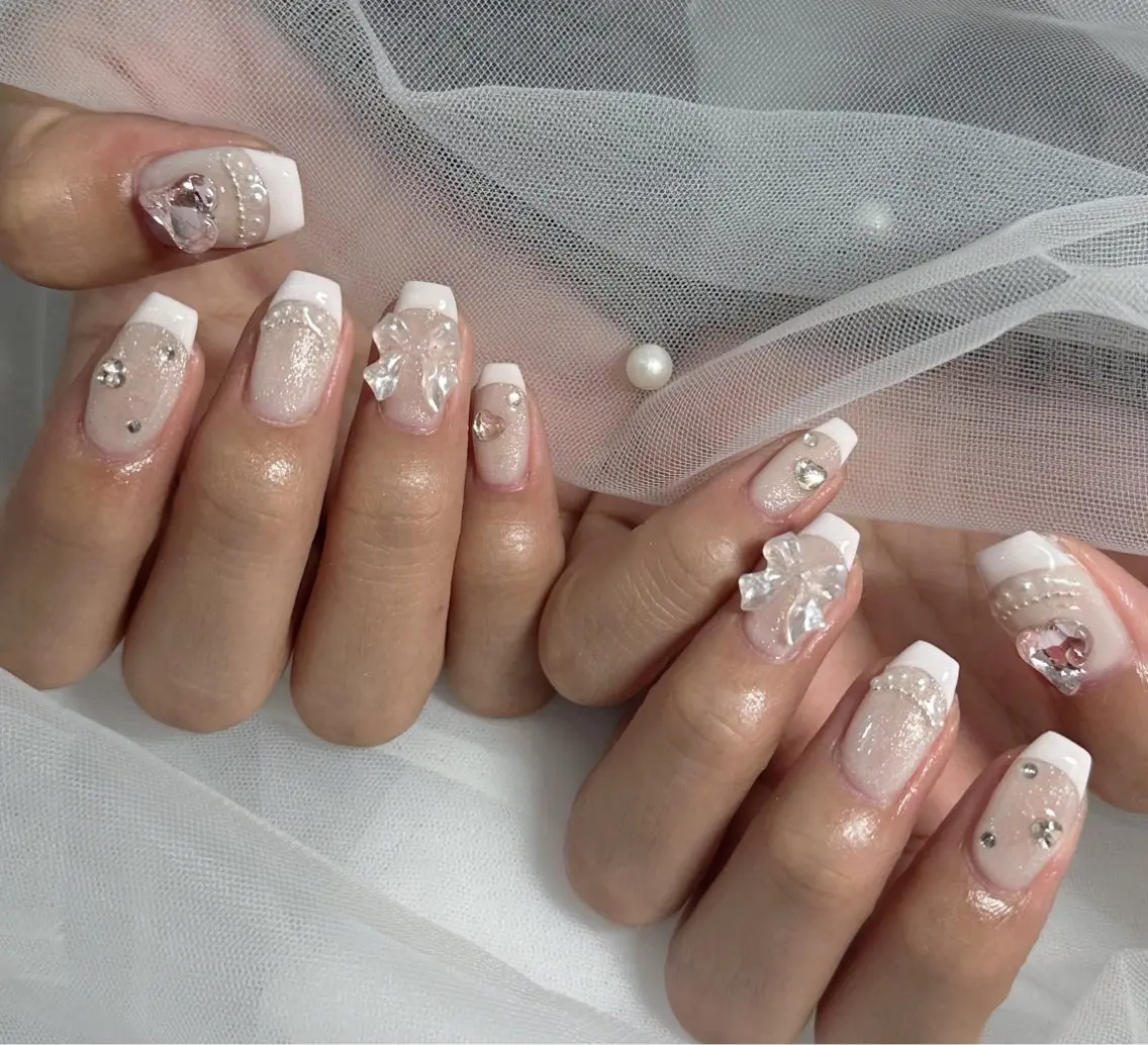 ネイル ハンドネイル フットネイル LAVISH nanamiのネイルデザイン