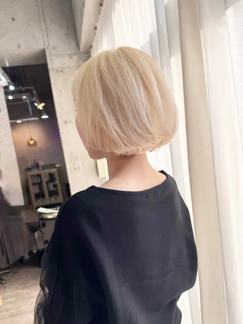 ショート カラー バレイヤージュ ブリーチ 抜きっぱなしブロンド ブロンド ケアブリーチ ヘアカラー トリートメント lani ブリーチ /ダブルカラーのヘアスタイル